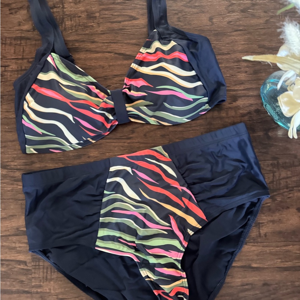 High-Waisted Bikini Set - Picture 4 of 5